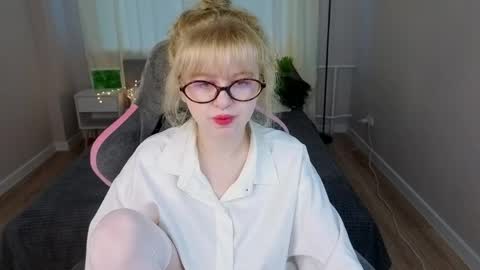 Snapshot of helen_carson chatting on May 26, 12:17 am Helen Carson online show from May 26, 12:17 am