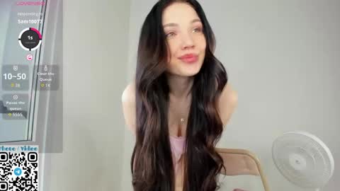 Snapshot of helen_sparkk chatting on May 1, 1:10 am helen_sparkk online show from May 1, 1:10 am