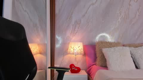 Helena Santos  online show from February 23, 10:56 am