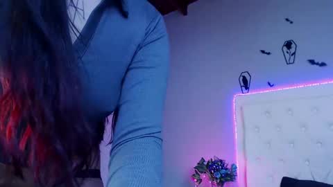 Snapshot of helenamorningstar chatting on December 6, 3:52 am helenamorningstar online show from December 6, 3:52 am