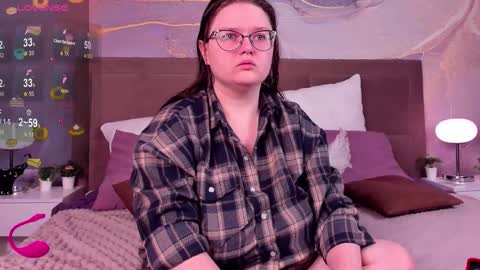 helendanvers online show from November 13, 2:43 am