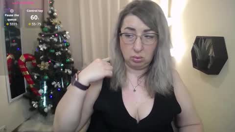 helenenigma online show from December 17, 7:53 pm