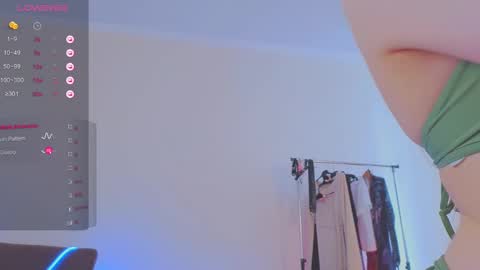 Snapshot of helenmann_ chatting on March 6, 11:47 am   online show from March 6, 11:47 am