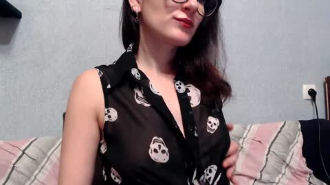 Snapshot of helenred chatting on December 30, 1:03 pm HelenRed online show from December 30, 1:03 pm