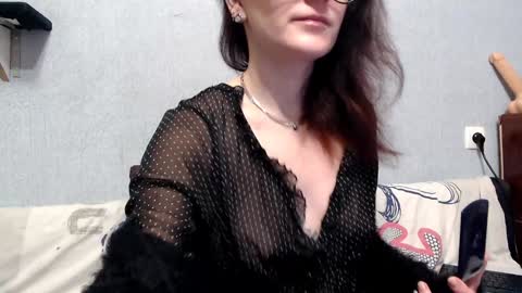 Snapshot of helenred chatting on January 20, 9:46 am HelenRed online show from January 20, 9:46 am