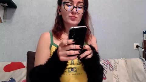 Snapshot of helenred chatting on October 16, 8:26 am HelenRed online show from October 16, 8:26 am