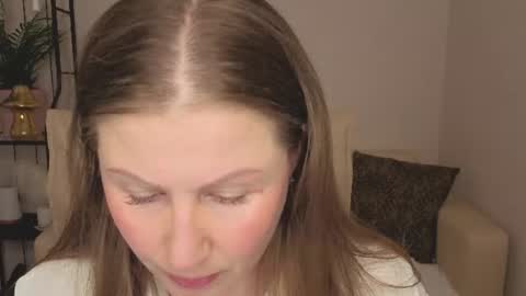 Snapshot of helens_lov chatting on June 18, 3:29 am Helen online show from June 18, 3:29 am