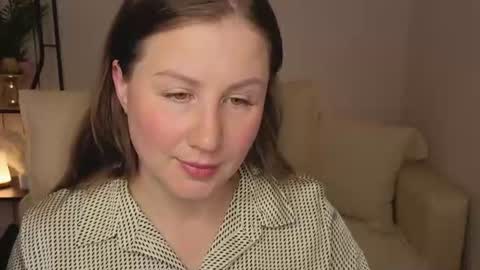Snapshot of helens_lov chatting on July 7, 2:25 am Helen online show from July 7, 2:25 am