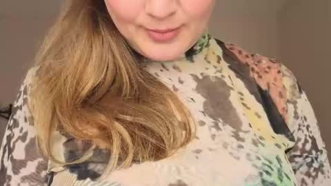 Snapshot of helens_lov chatting on July 15, 5:34 am Helen online show from July 15, 5:34 am