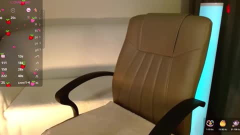 HelenXLove online show from November 12, 5:24 pm