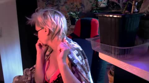 Snapshot of helgahimmele chatting on May 26, 1:29 pm Helga online show from May 26, 1:29 pm
