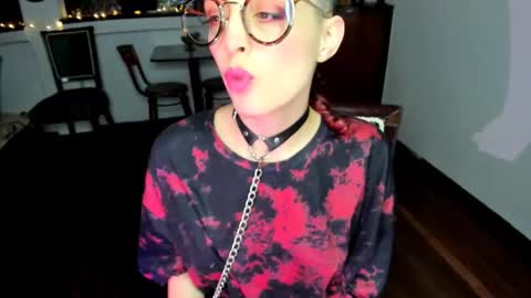 Heliconia online show from October 19, 1:06 am