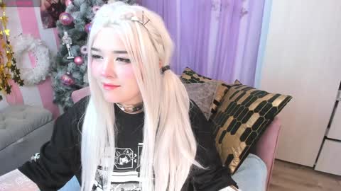 Laura online show from December 4, 1:03 am