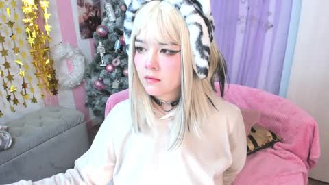 Laura online show from December 11, 2:09 am