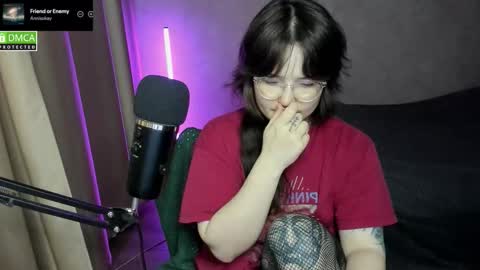 Snapshot of hell_hotline chatting on October 24, 6:59 pm Red online show from October 24, 6:59 pm