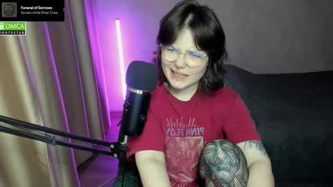 Snapshot of hell_hotline chatting on October 25, 8:36 pm Red online show from October 25, 8:36 pm