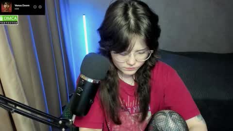 Snapshot of hell_hotline chatting on October 28, 7:49 pm Red online show from October 28, 7:49 pm