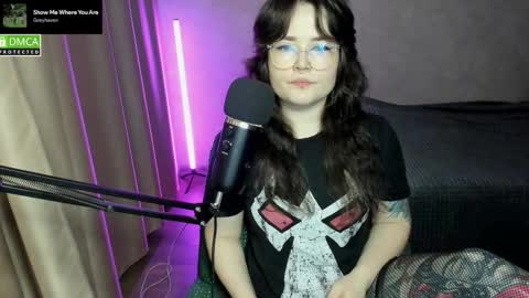 Snapshot of hell_hotline chatting on November 6, 6:53 pm Red online show from November 6, 6:53 pm