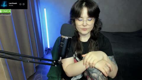 Snapshot of hell_hotline chatting on November 7, 7:03 pm Red online show from November 7, 7:03 pm