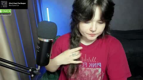 Snapshot of hell_hotline chatting on November 9, 6:39 pm Red online show from November 9, 6:39 pm