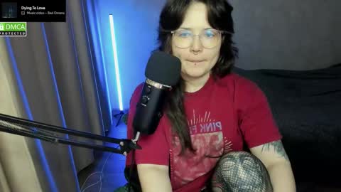 Snapshot of hell_hotline chatting on November 10, 6:18 pm Red online show from November 10, 6:18 pm