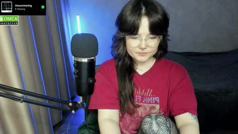 Snapshot of hell_hotline chatting on November 11, 6:41 pm Red online show from November 11, 6:41 pm