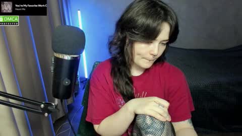 Snapshot of hell_hotline chatting on November 12, 5:35 pm Red online show from November 12, 5:35 pm