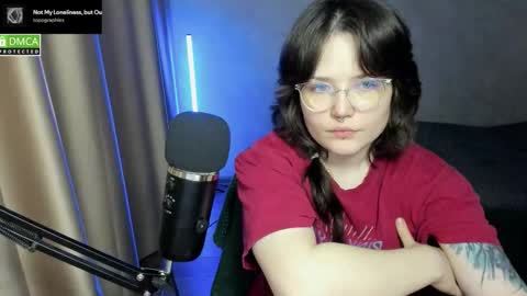 Snapshot of hell_hotline chatting on November 13, 4:39 pm Red online show from November 13, 4:39 pm