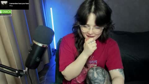 Snapshot of hell_hotline chatting on November 14, 5:44 pm Red online show from November 14, 5:44 pm