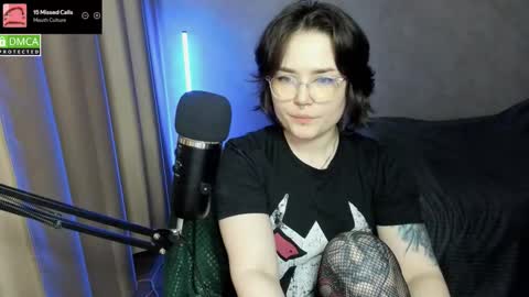 Snapshot of hell_hotline chatting on December 1, 6:46 pm Red online show from December 1, 6:46 pm