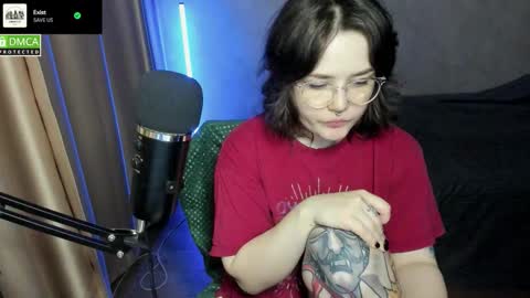 Snapshot of hell_hotline chatting on December 5, 8:38 pm Red online show from December 5, 8:38 pm