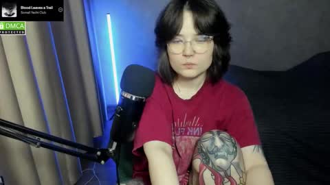 Snapshot of hell_hotline chatting on December 15, 6:45 pm Red online show from December 15, 6:45 pm