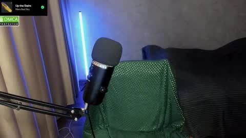 Snapshot of hell_hotline chatting on December 18, 6:58 pm Red online show from December 18, 6:58 pm