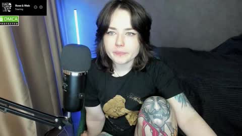 Snapshot of hell_hotline chatting on December 19, 8:49 pm Red online show from December 19, 8:49 pm