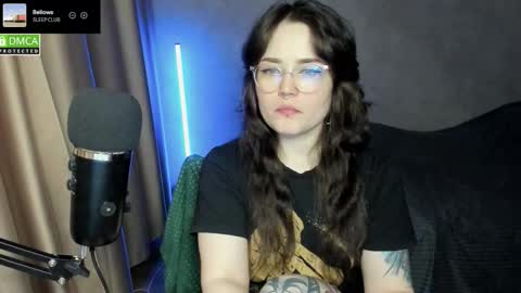 Snapshot of hell_hotline chatting on December 22, 6:49 pm Red online show from December 22, 6:49 pm