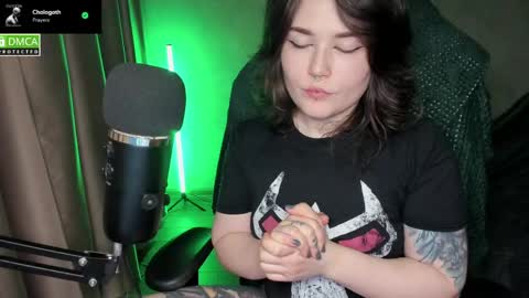 Red online show from April 27, 7:34 pm