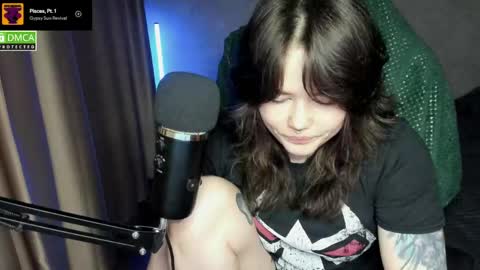 Red online show from May 30, 6:49 pm
