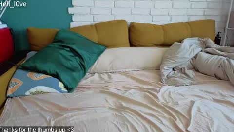 Snapshot of hell_l0ve chatting on June 19, 1:43 am Anastasiia online show from June 19, 1:43 am