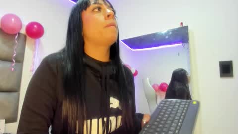 hellen__smith_ online show from November 3, 3:57 pm