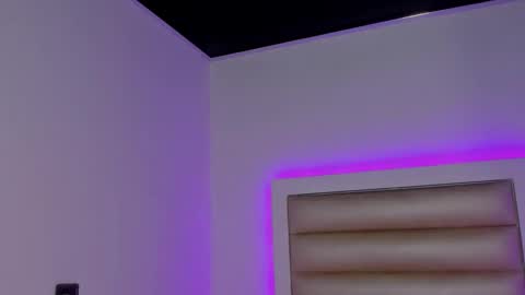 Snapshot of hellen__smith_ chatting on February 10, 6:12 pm hellen__smith_ online show from February 10, 6:12 pm