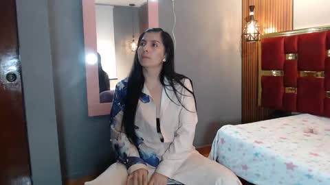 Snapshot of hellen_mark chatting on April 29, 11:25 am Hellen. online show from April 29, 11:25 am