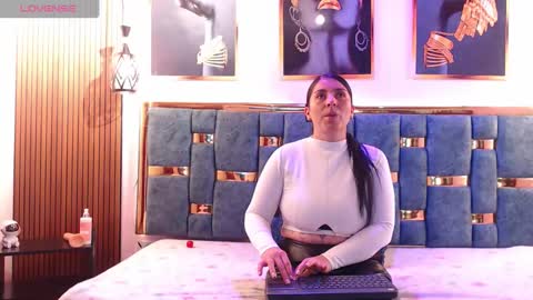 Snapshot of hellen_mark chatting on May 2, 11:04 am Hellen. online show from May 2, 11:04 am