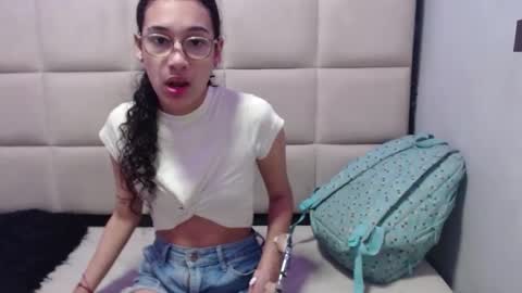 Snapshot of hellen_queensex chatting on February 2, 6:20 pm hellen_queensex online show from February 2, 6:20 pm