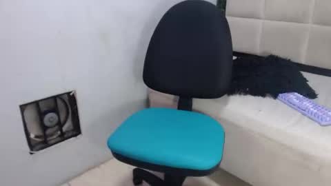 Snapshot of hellen_queensex chatting on February 3, 6:07 pm hellen_queensex online show from February 3, 6:07 pm