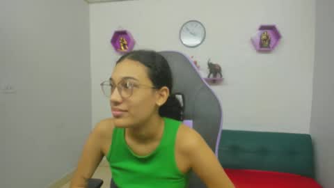Snapshot of hellen_queensex chatting on February 15, 4:12 pm hellen_queensex online show from February 15, 4:12 pm