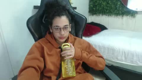 Snapshot of hellen_queensex chatting on February 22, 5:02 pm hellen_queensex online show from February 22, 5:02 pm