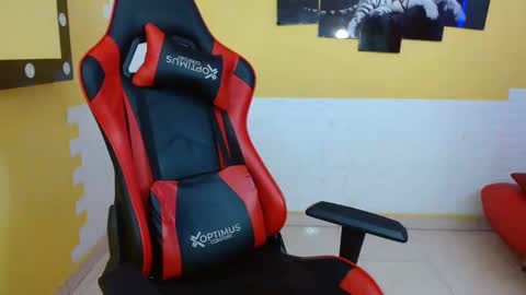 Snapshot of hellen_queensex chatting on March 1, 6:32 pm hellen_queensex online show from March 1, 6:32 pm