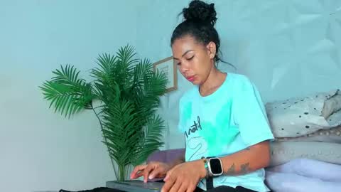 hellen     online show from October 4, 7:01 pm