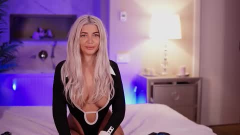 Snapshot of hellenroyy chatting on November 5, 4:23 am hellenroyy online show from November 5, 4:23 am