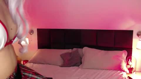 Snapshot of hellenroyy chatting on February 2, 7:18 am hellenroyy online show from February 2, 7:18 am